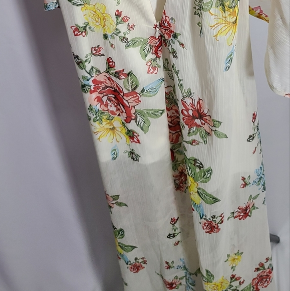 FLORAL CHARM MAXI DRESS - Picture 5 of 11